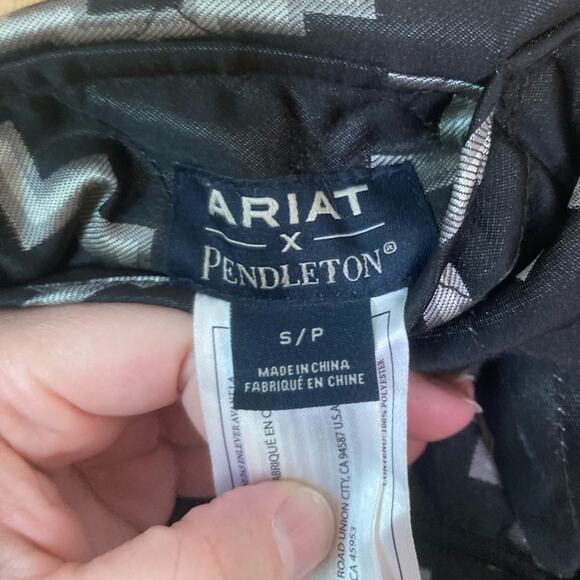 Copied - Ariat Pendleton Reversible Vest Women's Small - Picture 6 of 11